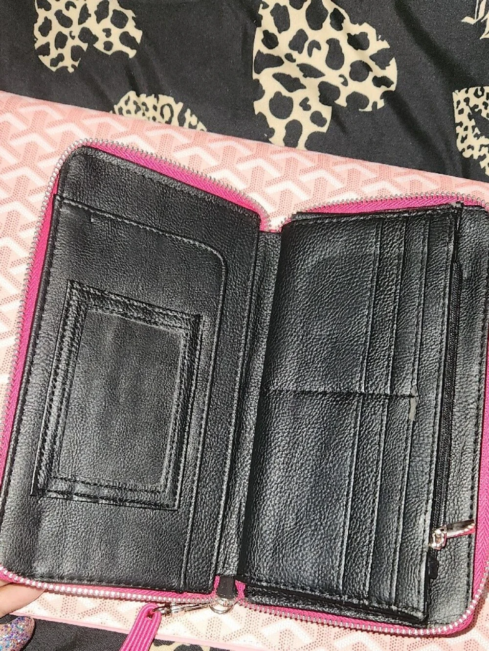 NWOT BETSEY JOHNSON Saffiano Leather Bow Wristlet - Hot Pink